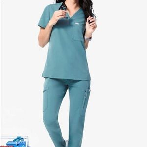 Limited edition hydrogreen figs set